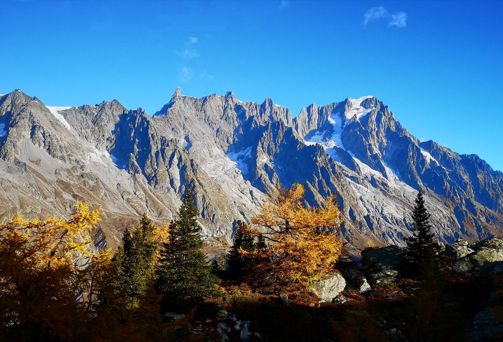 Tour du Mont-Blanc - Trek 9 jours les Grandes Jorasses vue depuis le Mont Chétif dans le Val Veni