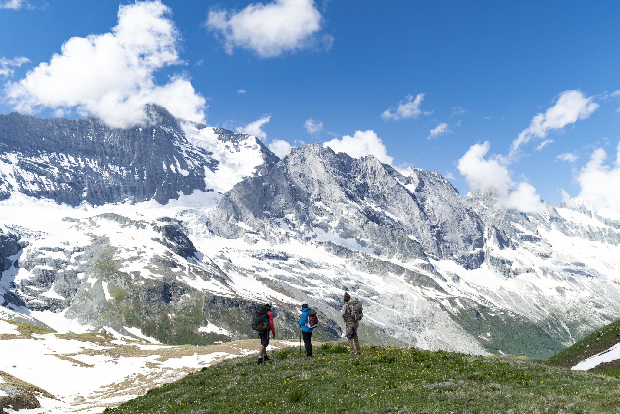 groupe de randonneur devant la grande Casee