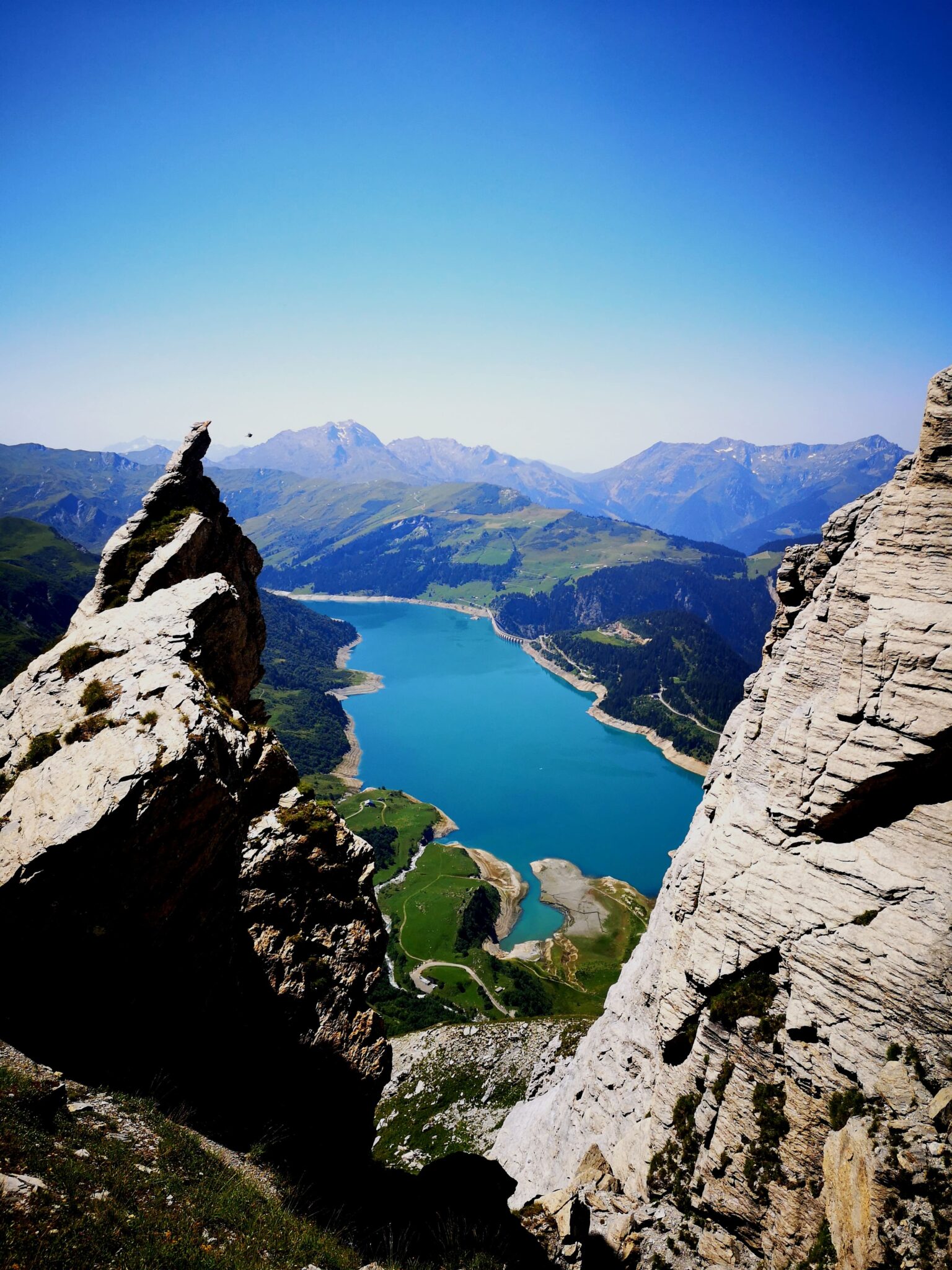 Panorama sur le lac de Roselend depuis le roc du vent